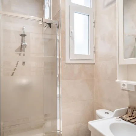 Apartment Beautiful And Bright- 1bd 1bth- Center