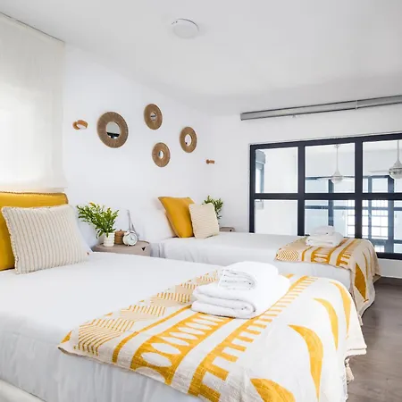 New Charming Duplex With Private Patio Apartment *