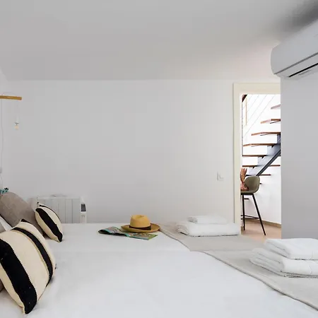 Apartment New Charming Duplex With Private Patio *