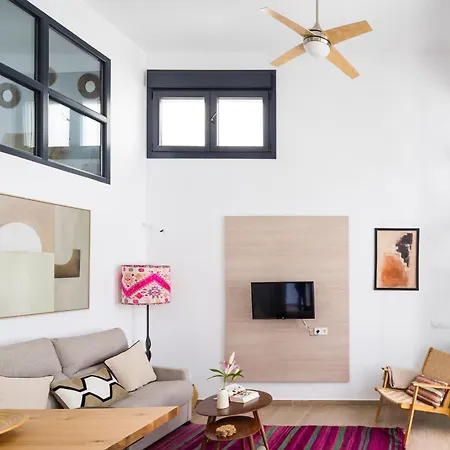 Apartment New Charming Duplex With Private Patio