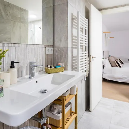 Apartment New Charming Duplex With Private Patio *