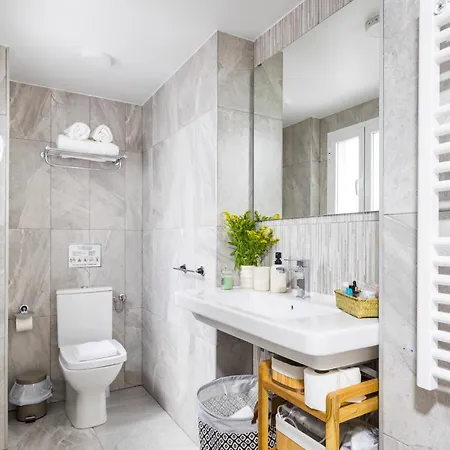 New Charming Duplex With Private Patio Apartment