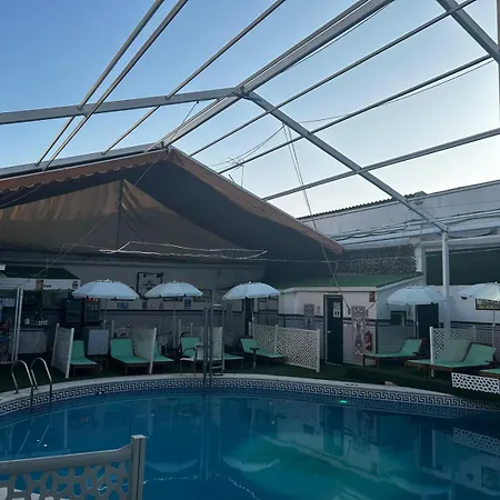 Avenida Andalucia - Solo Adultos Séville