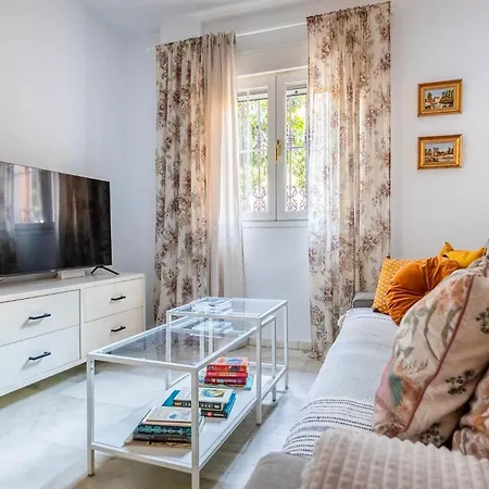 Piso Con Patio Privado Y Parking Nervion Sevilla Appartamento Siviglia