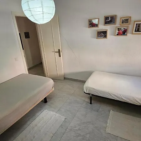Centrally Located In Old Palace House Apartment *