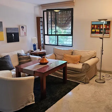 Centrally Located In Old Palace House Apartment Seville