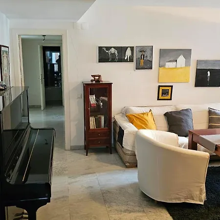Centrally Located In Old Palace House