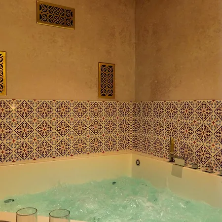 Apartment Cl2 En Pareja Jacuzzi Y Aparcamiento Seville