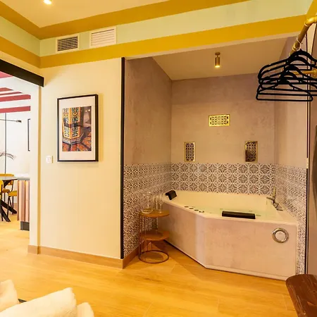 Cl2 En Pareja Jacuzzi Y Aparcamiento *