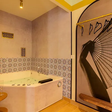Cl2 En Pareja Jacuzzi Y Aparcamiento Seville