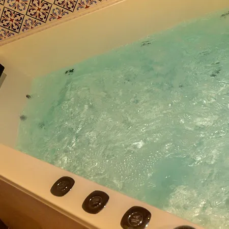 Cl2 En Pareja Jacuzzi Y Aparcamiento *