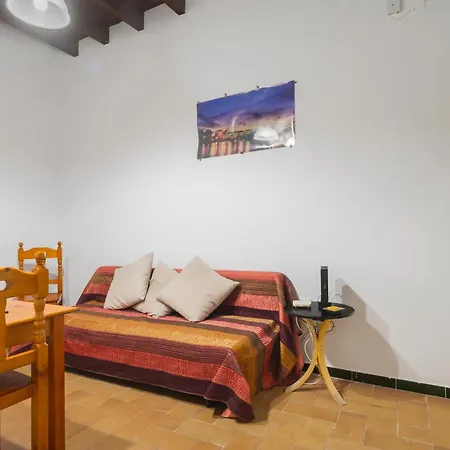 En Puente Triana Apartment *