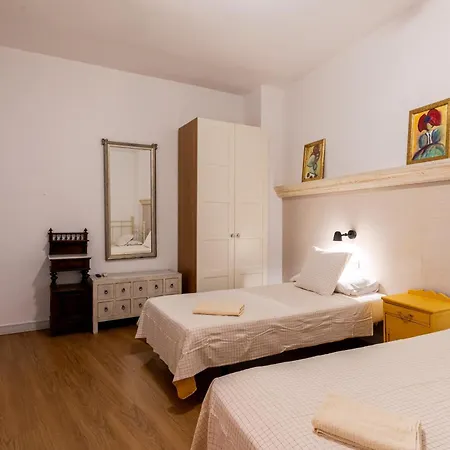 House Sevillana Parking Apartmán *