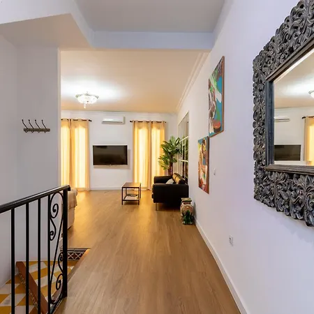 House Sevillana Parking *