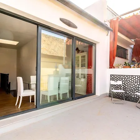 House Sevillana Parking