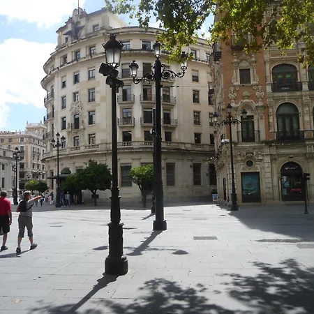 Amplio Plaza Nueva Apartment *