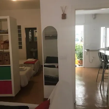 Quite In The Center Apartment *