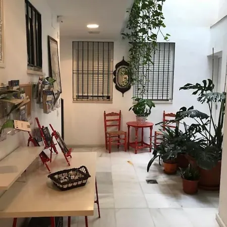 Quite In The Center Apartment *