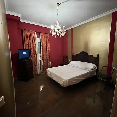 En Pleno Centro De 3 3 Banos Privados * Marchena (Seville)