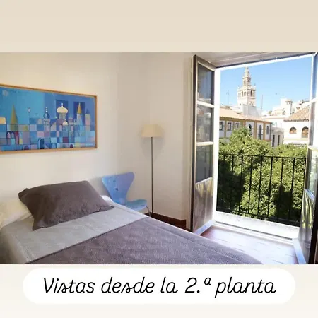 En La Plaza Dona Elvira, 7 Apartment *
