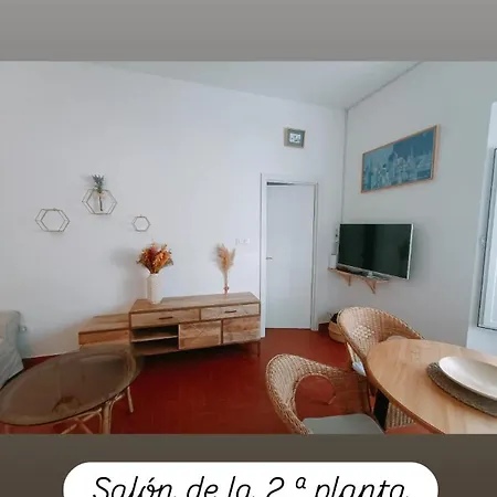 En La Plaza Dona Elvira, 7 * Seville