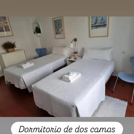 En La Plaza Dona Elvira, 7 * Seville