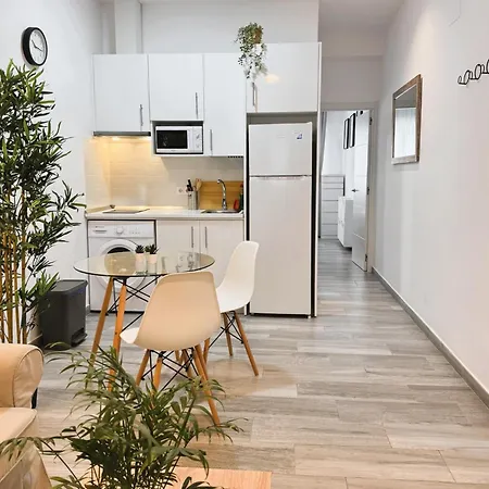 Cosy Close To Center *