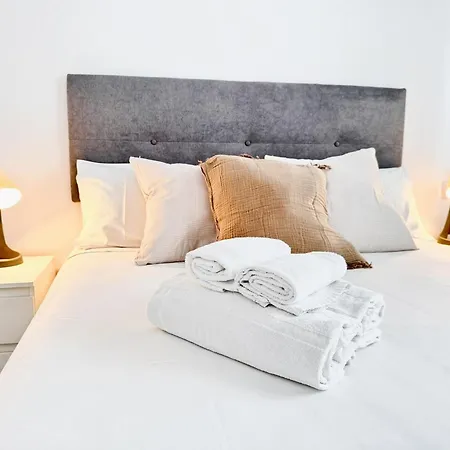 Cosy Close To Center *