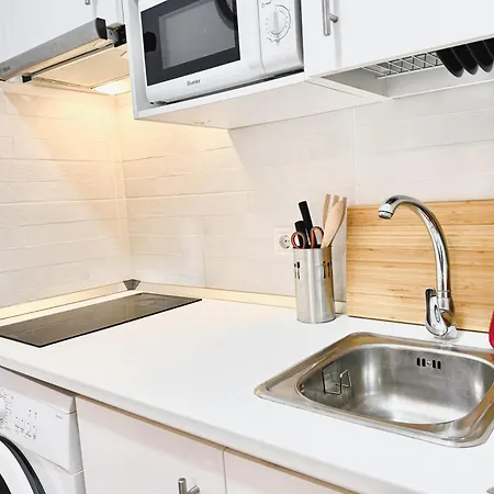 Cosy Close To Center Apartment