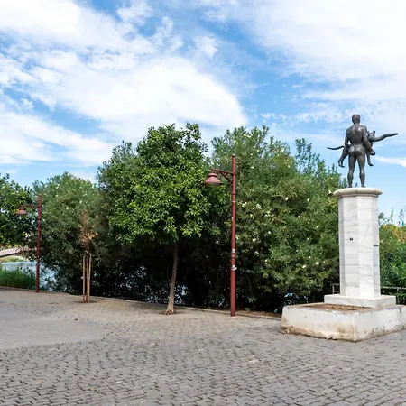 3 Y 2 Banos Junto Al Rio * Seville