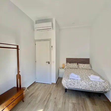 Triana Riverside Hostal