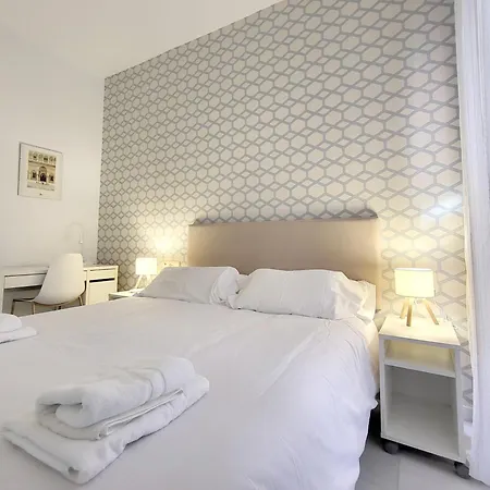 Walk To The Cathedral 2 Bedrooms Terrace Apartment Seville