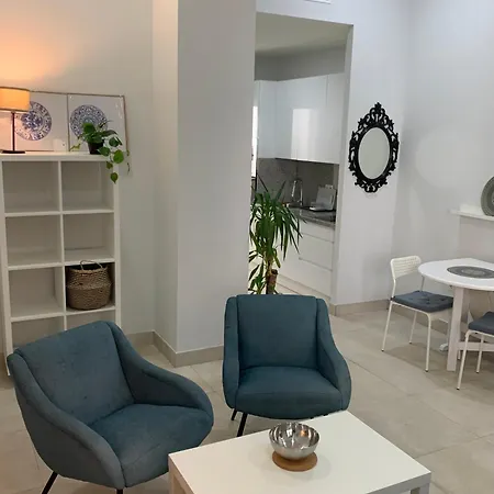 Triana Moderno Apartment *