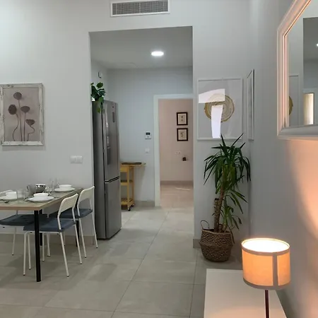 Triana Moderno Apartment