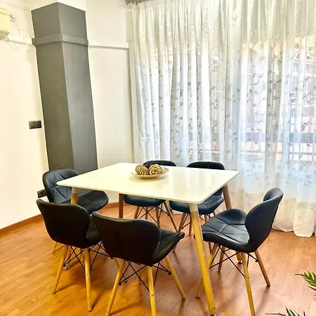 Apartment 10 Minutos Centro Sevilla, Moderno Y Con Parking Gratis *