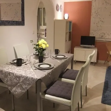 Apartment Cozy And Charming House In