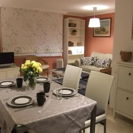 Cozy And Charming House In Apartment