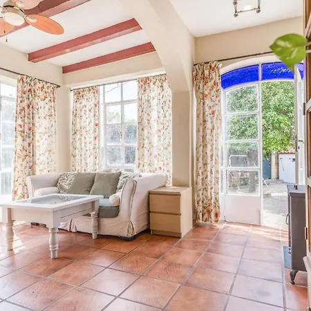 Gorgeous In With Kitchen * Seville