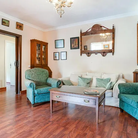 Holiday home Gorgeous In With Kitchen
