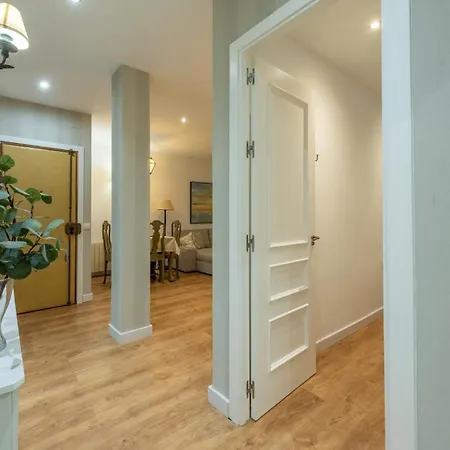 Wide With Beautiful Kitchen 2bd 3bth -arenal Apartment Seville