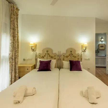 Apartment Wide With Beautiful Kitchen 2bd 3bth -arenal Seville