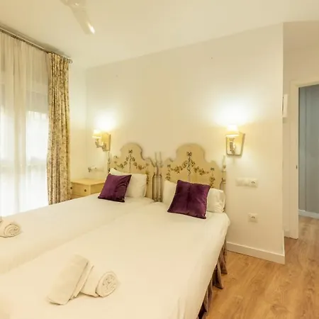 Wide With Beautiful Kitchen 2bd 3bth -arenal Seville