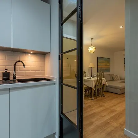 Wide With Beautiful Kitchen 2bd 3bth -arenal Apartment Seville