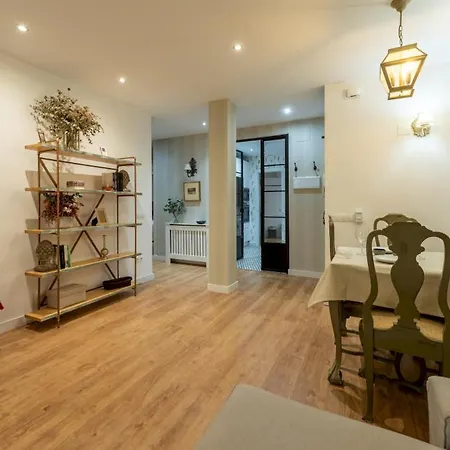 Apartment Wide With Beautiful Kitchen 2bd 3bth -arenal Seville