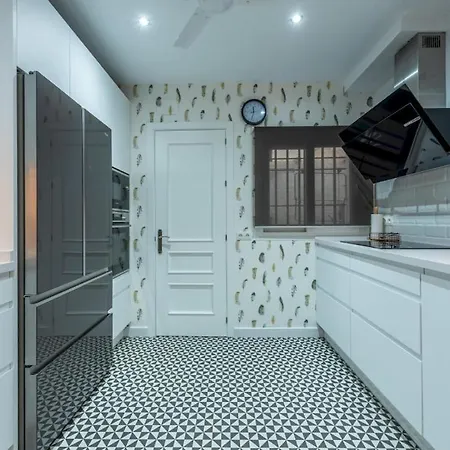 Wide With Beautiful Kitchen 2bd 3bth -arenal Seville