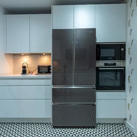 Wide With Beautiful Kitchen 2bd 3bth -arenal * Seville