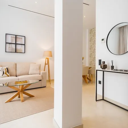 Apartment New Design - Private Patio - Gallos 2 *