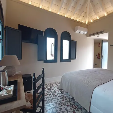 Hotel Uma Parada Del Marques 3*