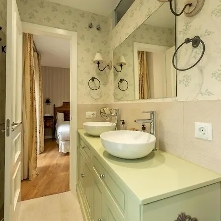 Wide With Beautiful Kitchen 2bd 3bth -arenal * Seville