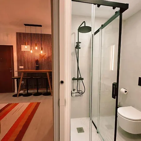 Penthouse Center *
